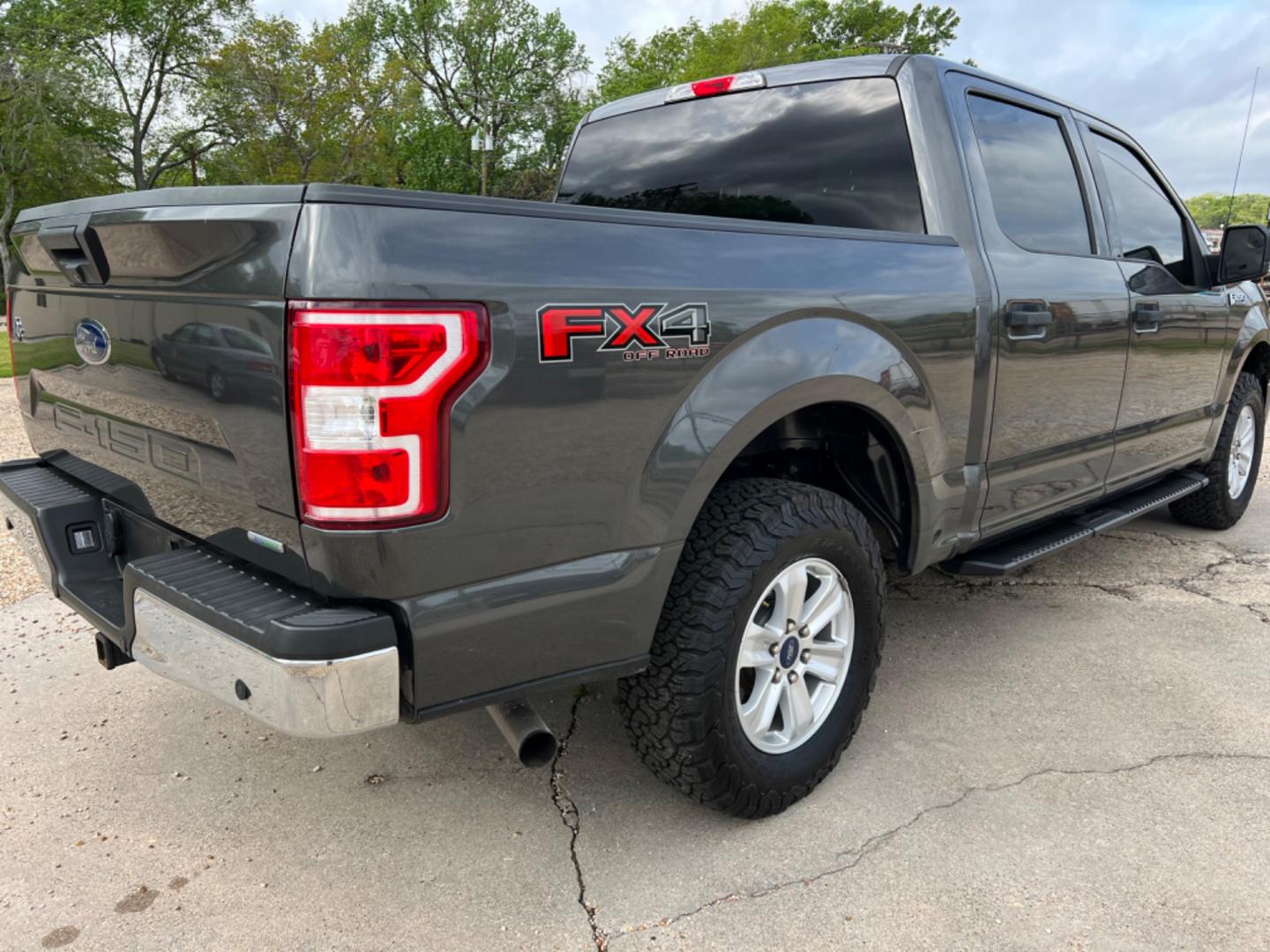 2018 Grey /Grey Ford F-150 XLT (1FTEW1EP5JK) with an 2.7 V6 EcoBoost engine, Automatic transmission, located at 4520 Airline Hwy, Baton Rouge, LA, 70805, (225) 357-1497, 30.509325, -91.145432 - 2018 Ford F150 SuperCrew XLT 4WD ***One Owner & No Accidents*** 2.7 V6 EcoBoost Gas, 135K Miles, Power Windows, Locks & Mirrors, New Tires, Backup Camera, Tow Pkg. FOR INFO PLEASE CONTACT JEFF AT 225 357-1497 CHECK OUT OUR A+ RATING WITH THE BETTER BUSINESS BUREAU WE HAVE BEEN A FAMILY OWNED AND O - Photo#5